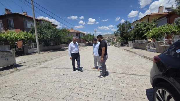 EKONOMİK ÖMRÜNÜ TAMAMLAMIŞ YOLLARIMIZDA KİLİT PARKE YOL ÇALIŞMALARI