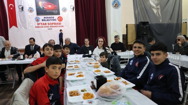 BELEDİYE BAŞKANIMIZ MUSTAFA KENAN SARITAŞ, İFTAR SOFRASINDA HEMŞEHRİLERİYLE BULUŞTU