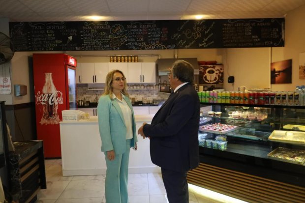 Milletvekilimiz Sayın Prof. Dr. Filiz Kılıç ve Belediye Başkanımız Sayın Mustafa Kenan Sarıtaş, sosyal tesislerde bulunan vatandaşlarımızla da sohbet ettiler ardından sosyal tesislerde devam eden çalışmaları incelediler.