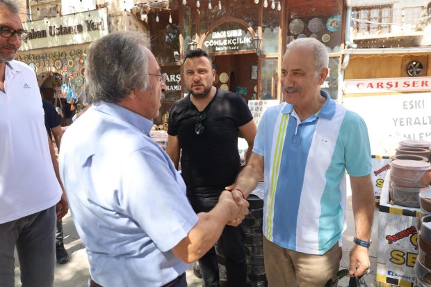 Belediye Başkanımız Sayın Mustafa Kenan Sarıtaş, Kazakistan, Kırgızistan, Kosova, Romanya, Kuzey Makedonya ve Türkiye’den, Eğitim Çalışanları Sendikalarının Genel Başkanları ve sendika heyetini ilçemiz çarşı merkezinde karşılayarak sohbette bulundu ve “Av