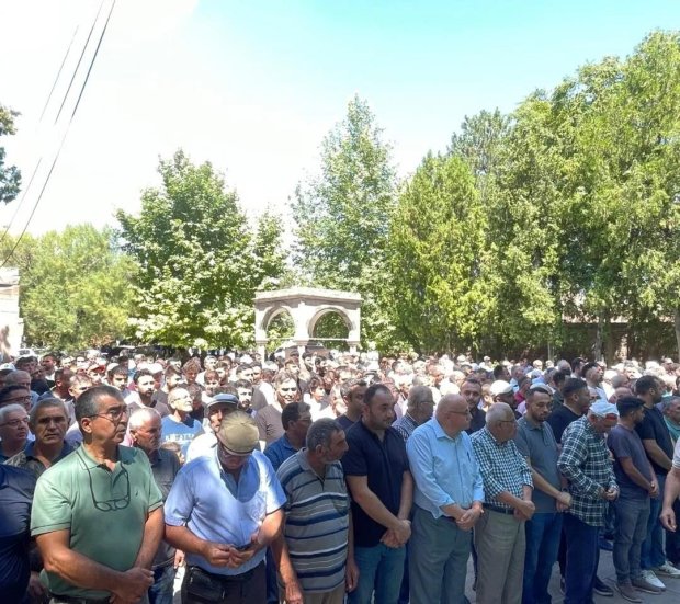 Belediye Başkanımız Mustafa Kenan Sarıtaş, Eski Avanos Kaymakamlarından Bayburt Valisi Sayın Mustafa Eldivan’ın vefat eden kayınbiraderi Ziraat Odası Başkanlığı yapmış emekli Yaşar Köseoğlu’nun cenaze törenine katıldı.