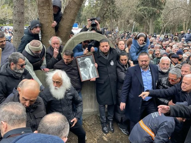 Belediye Başkanımız Sn. Mustafa Kenan Sarıtaş, Edip Akbayram’ın cenaze törenine katıldı.