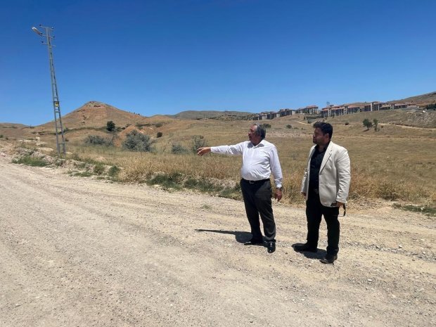 Belediye Başkanımız Sayın Mustafa Kenan Sarıtaş, belediyemiz tarafından ilçemiz genelinde yürütülen altyapı ve çevre düzenleme çalışmalarını sahada yerinde inceledi.