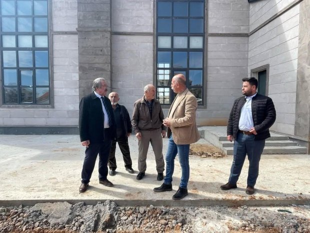 Belediye Başkanımız Sn. Mustafa Kenan Sarıtaş, yapımı tamamlanmak üzere olan Avanos TOKİ Konutları Camii’ni ziyaret ederek incelemelerde bulundu.