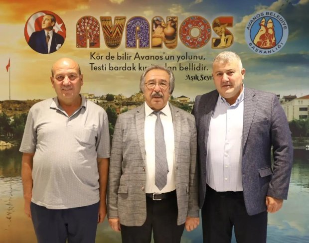 Çavuşin Paşabağ esnaflarından Halil Çopur ve Mehmet Tok Belediye Başkanımız Mustafa Kenan Sarıtaş'ı makamında ziyaret ettiler.