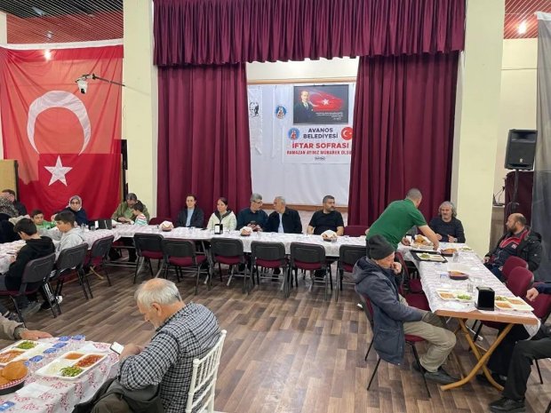 Belediyemiz tarafından düzenlenen geleneksel iftar yemeği, yoğun katılımla devam ediyor.