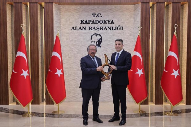 Belediye Başkanımız Sayın Mustafa Kenan Sarıtaş, Kapadokya Alan Başkanlığı görevine atanan Sayın Aydın Cem Aslanbay’a hayırlı olsun ziyaretinde bulundu.