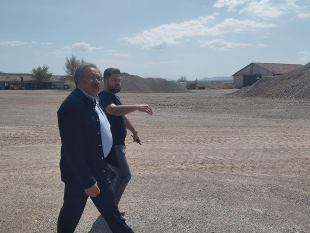Belediye Başkanımız Sayın Mustafa Kenan Sarıtaş yakında işletmeye açacağımız kum ocağı işletme tesisimizde incelemelerde bulundu.