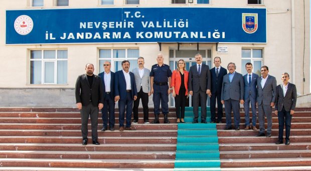 Belediye Başkanımız Sayın Mustafa Kenan Sarıtaş, Nevşehir İl Jandarma Komutanı Jandarma Kıdemli Albay Sayın Mehmet Çelik’i makamında ziyaret ederek yeni görevinde başarılar diledi.
