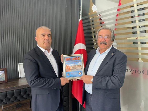 Belediye Başkanımız Sayın Mustafa Kenan Sarıtaş, ilçemizin kilit parke yol çalışmalarında ekibi ile birlikte büyük emek ve destekleri bulunan, iş insanı Sayın Kasım Tün’ün yeni iş yerinin açılışına katıldı.