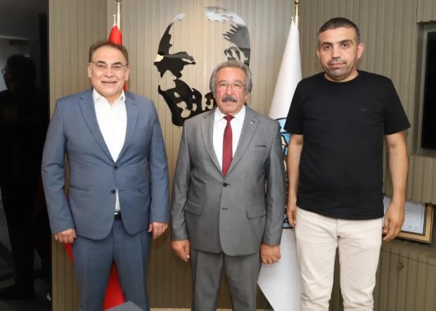 Önceki Dönem Nevşehir Milletvekili Sn. Yücel Menekşe ile Sn. Halil Doğan Belediye Başkanımıza hayırlı olsun ziyaretinde bulundular.