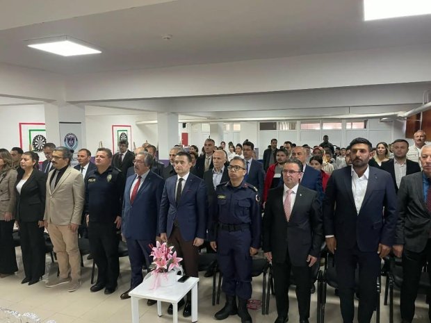 İstiklal Marşımızın kabulünün 104. Yıldönümü ve Milli Şairimiz Mehmet Akif Ersoy konulu program düzenlendi.
