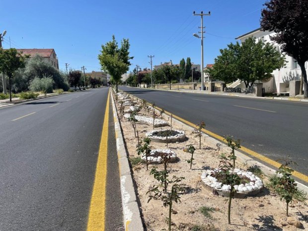 Belediye Başkanımız Sayın Mustafa Kenan Sarıtaş, belediyemiz tarafından ilçemiz genelinde yürütülen altyapı ve çevre düzenleme çalışmalarını sahada yerinde inceledi.