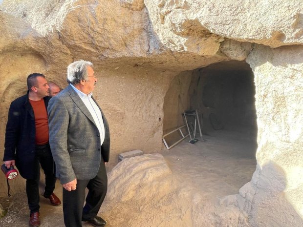 Belediye Başkanımız Sn. Mustafa Kenan Sarıtaş, Köybağı Kaya Oyma Yerleşim Alanında İncelemelerde Bulundu