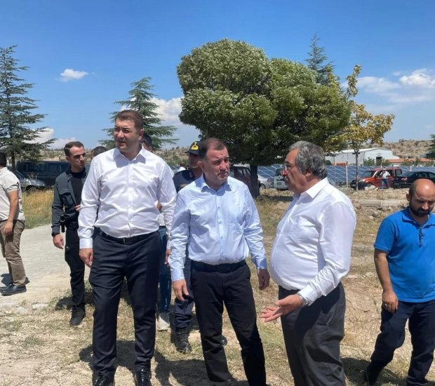 Belediye Başkanımız Mustafa Kenan Sarıtaş, Eski Avanos Kaymakamlarından Bayburt Valisi Sayın Mustafa Eldivan’ın vefat eden kayınbiraderi Ziraat Odası Başkanlığı yapmış emekli Yaşar Köseoğlu’nun cenaze törenine katıldı.