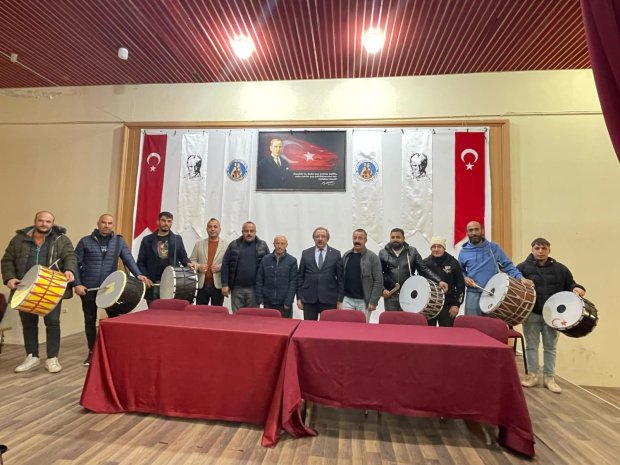 Ramazan davulcuları ve mahalle muhtarlarımız ile bir araya gelerek bir toplantı düzenledi.