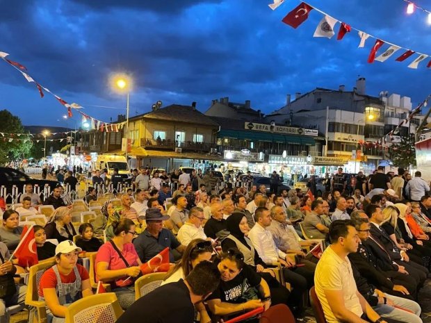 15 Temmuz Demokrasi ve Milli Birlik Günü anma programı Cumhuriyet Meydanında büyük bir coşkuyla gerçekleştirildi.