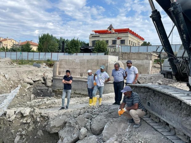 Belediye Başkanımız Tarihi Taş Köprü’müzde devam eden restorasyon çalışmalarını yerinde inceldi.