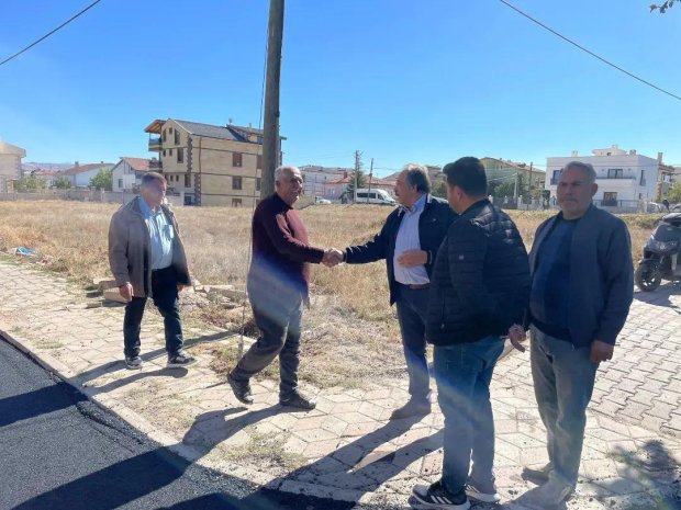 Kapadokya Caddesinde sıcak asfalt yol yapım çalışması cadde sonuna yaklaştı.