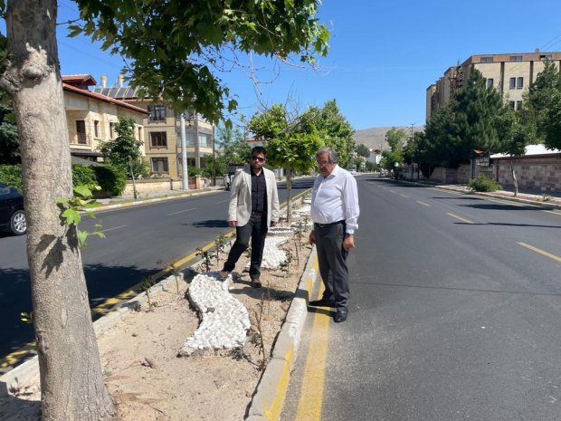 Belediye Başkanımız Sayın Mustafa Kenan Sarıtaş, belediyemiz tarafından ilçemiz genelinde yürütülen altyapı ve çevre düzenleme çalışmalarını sahada yerinde inceledi.