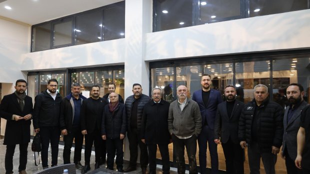 Belediye Başkanımız, Avanos’un yetiştirdiği değerli sinema sanatçısı hemşehrimiz Sayın Dr. Ercan Kesal ile ilçemizde çekimlerine başlanan Kıyıdaki Gölge filminin set ekibini belediyemiz Sosyal Tesislerinde ağırladı.
