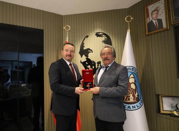 Afyonkarahisar Sandıklı Belediye Başkanı Sayın Adnan Öztaş, Belediye Başkanımız Sayın Mustafa Kenan Sarıtaş’ı makamında ziyaret etti.