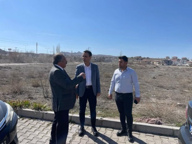 Nevşehir İl Spor ve Gençlik Müdürü Sn. Muhsin Özdemir ve Belediye Başkanımız Sn. Mustafa Kenan Sarıtaş bir araya gelerek, ilçemizde gerçekleştirilmesi planlanan spor yatırımlarıyla ilgili sahada inceleme yaptılar. Yapılan saha çalışmaları ve incelemeler s