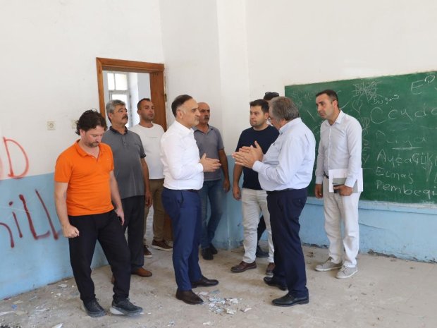 Kültür ve Turizm Bakanlığı Kütüphaneler ve Yayımlar Genel Müdürü Taner Beyoğlu, Belediye Başkanımız Mustafa Kenan Sarıtaş ile birlikte Eski Avanos Lisesinde incelemelerde bulundu.