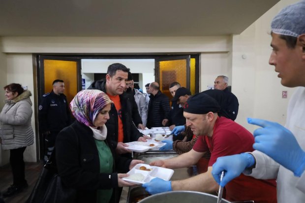 Ramazan ayı münasebetiyle organize edilen iftar yemeğinde, vatandaşlarımızla buluştuk.