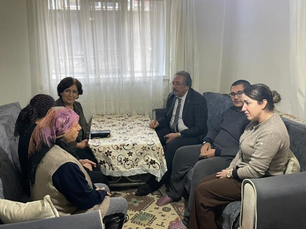 Belediye Başkanımız Sayın Mustafa Kenan Sarıtaş ve kıymetli eşi Sayın Cahide Sarıtaş Hanımefendi, 3 Aralık Dünya Engelliler Günü dolayısıyla ilçemizde ikamet eden engelli vatandaşlarımızı ve ailelerini ziyaret etti.