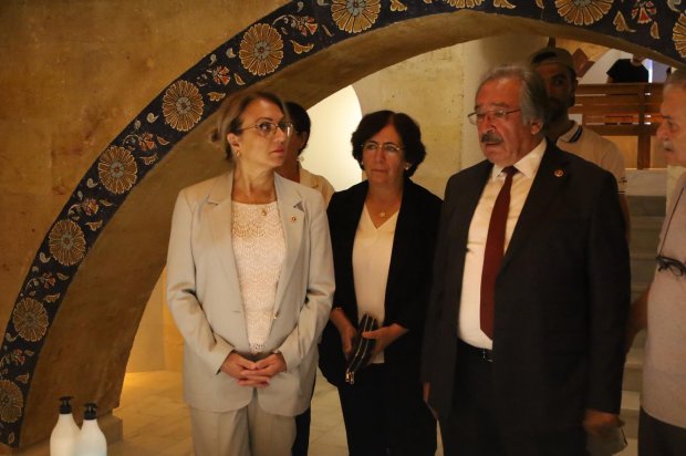 TBMM MHP Grup Başkanvekili ve Nevşehir Milletvekilimiz Sayın Prof. Dr. Filiz Kılıç, Belediye Başkanımız Sayın Mustafa Kenan Sarıtaş, ile birlikte belediyemize ait Alaaddin Hamamı’nda incelemelerde bulunuldu.