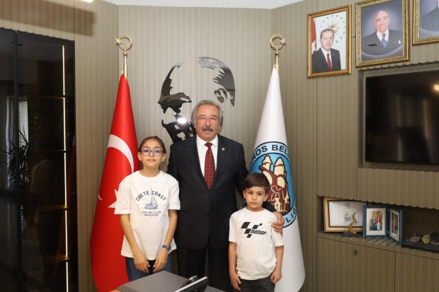 23 Nisan Ulusal Egemenlik ve Çocuk Bayramı kapsamında, Belediye Başkanımız Sayın Mustafa Kenan Sarıtaş, başkanlık koltuğunu sembolik olarak çocuklara devretti.