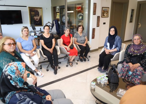 MHP Kadın Kolları Heyeti Belediye Başkanımızı Makamında Ziyaret Etti
