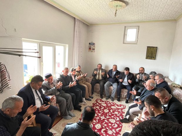 Belediye Başkanımız Mustafa Kenan Sarıtaş, Belediye personelimiz Ahmet Demirbaş’ın Niğde Kiledere beldesindeki taziye evine ziyarette bulundu.