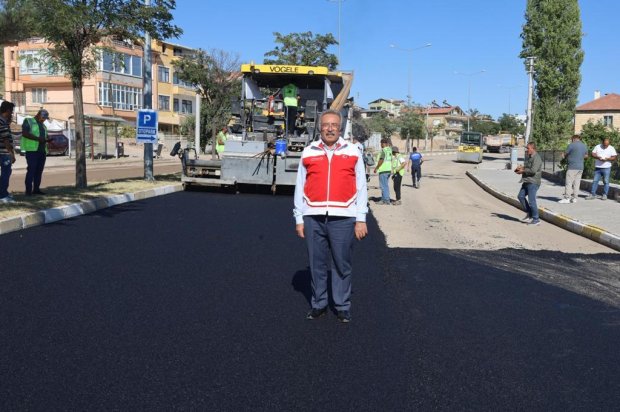 “Avanos’un Çehresini Değiştiren Hizmet: İnönü Caddesi’nde BSK Sıcak Asfalt Atımı Başladı”
