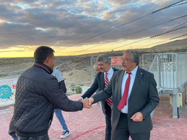 Belediye Başkanımız Sayın Mustafa Kenan Sarıtaş ve Belediye Meclis Üyemiz Sayın Ertaş Yurtyapan ilçemize ileriki tarihlerde yapılması planlanan zipline sistemi için ön araştırma ve incelemelerde bulundular.