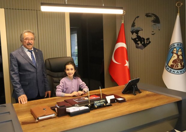 Çocuk Başkanlar Makama Oturdu.