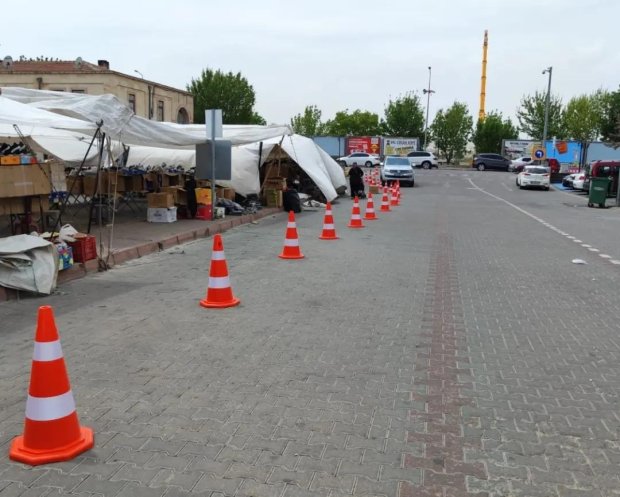 Pazar Yeri ve Etrafında Otopark Düzenlemesi.