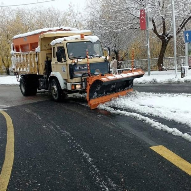 Karla mücadele çalışmalarımız hız kesmeden devam ediyor.