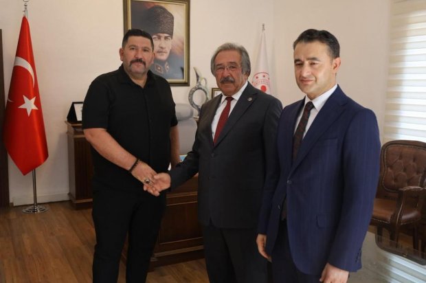 30 Ağustos Zafer Bayramı kutlama töreninin ardından, Avanos Kaymakamlık makamında tebriklerin kabulü gerçekleştirildi.
