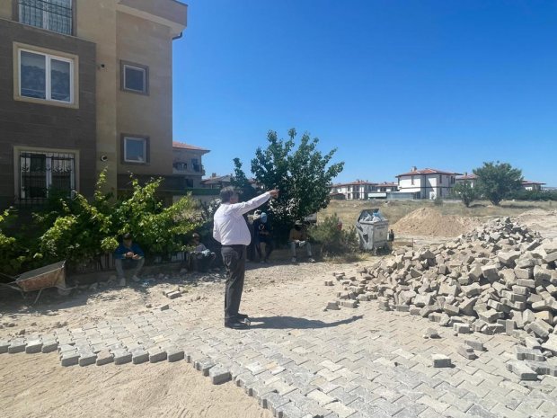Belediye Başkanımız Sayın Mustafa Kenan Sarıtaş, belediyemiz tarafından ilçemiz genelinde yürütülen altyapı ve çevre düzenleme çalışmalarını sahada yerinde inceledi.