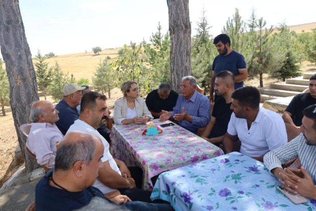 TBMM MHP Grup Başkanvekili ve Nevşehir Milletvekilimiz Sayın Prof. Dr. Filiz Kılıç, Belediye Başkanımız Sayın Mustafa Kenan Sarıtaş, MHP heyeti ile birlikte Karacauşağı Köyü, Kalaba Belediyesi ve Sarılar Köyü’ne ziyarette bulunuldu.