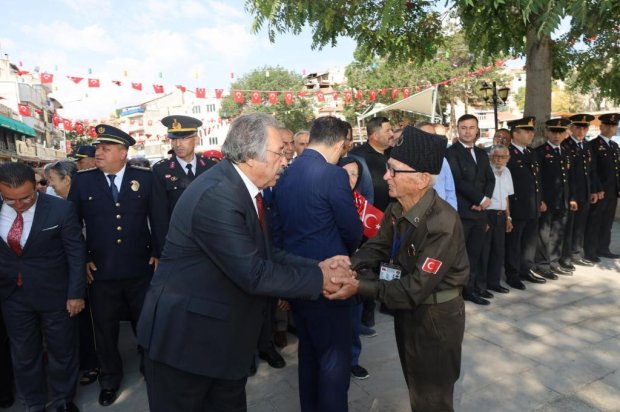 Şanlı tarihimize altın harflerle yazılan 30 Ağustos Zafer Bayramı'nın 103. yıl dönümü ilçemizde coşkuyla kutlandı.