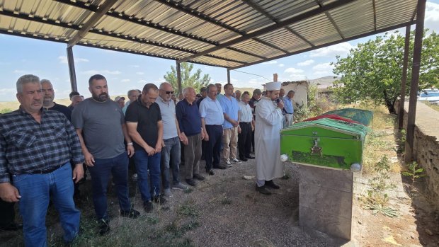 Belediye Başkanımız Sayın Mustafa Kenan Sarıtaş, Büyük Ayhan Köyü’nde merhume Selin Paçal Dölek’in cenaze merasimine katıldı.