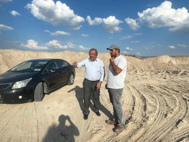 Belediye Başkanımız, İlçemizin yeni Hükümet Konağı’nın hızla devam eden temel atma çalışmalarını yerinde inceleyerek çalışmalar hakkında bilgi aldı.