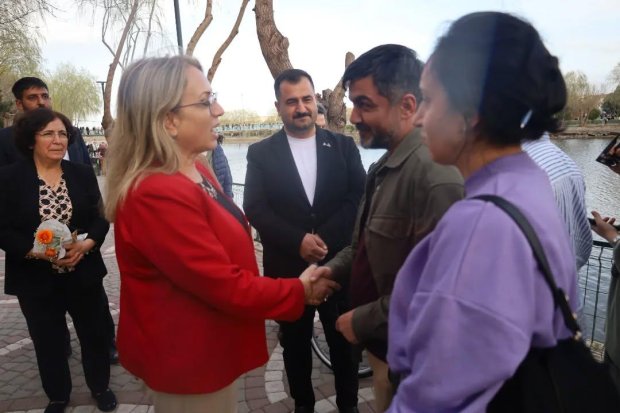 TBMM MHP Grup Başkanvekili ve Nevşehir Milletvekilimiz Sn. Prof. Dr. Filiz Kılıç, Belediye Başkanımız Sn. Mustafa Kenan Sarıtaş, MHP Avanos İlçe Başkanımız Sn. Alparslan Atasoy ve İl Genel Meclis Üyemiz Sn. Murat Öztürk, çarşı merkezinde ve Kızılırmak ken