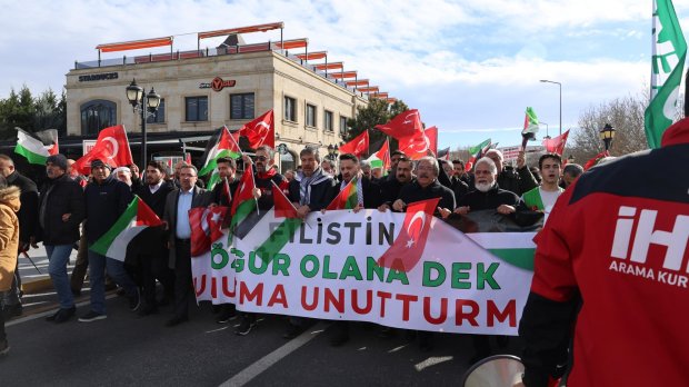 FİLİSTİN’E DESTEK YÜRÜYÜŞÜNDE AVANOS TEK YÜREK OLDU