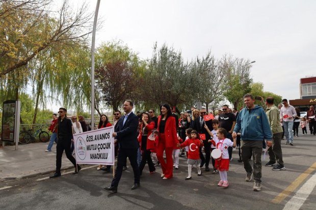 Cumhuriyetimizin 102. yılı etkinlikleri kapsamında, Avanos Mutlu Çocuk Anaokulu tarafından Cumhuriyet Korteji Yürüyüşü ve Çocuk Şenliği etkinliği düzenlendi.