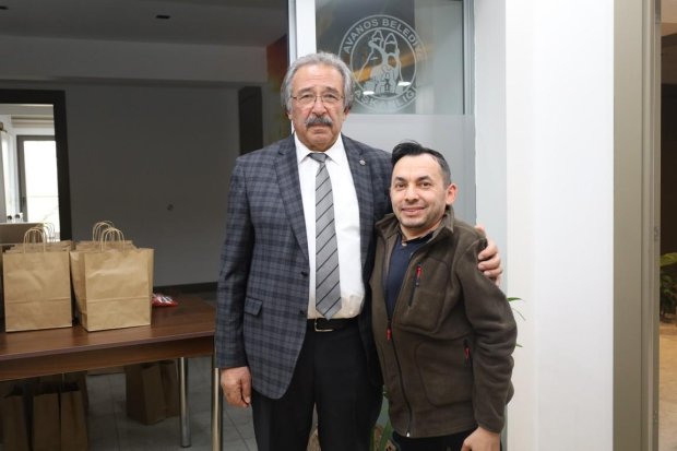 Belediye Başkanımız Sn. Mustafa Kenan Sarıtaş, Ramazan Bayramı dolayısı ile belediye binasında ve diğer hizmet birimlerinde görev yapan personellerimizle bayramlaştı.