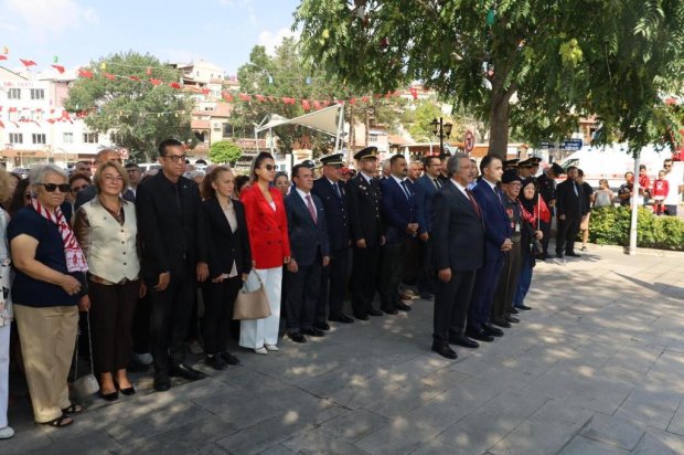Şanlı tarihimize altın harflerle yazılan 30 Ağustos Zafer Bayramı'nın 103. yıl dönümü ilçemizde coşkuyla kutlandı.